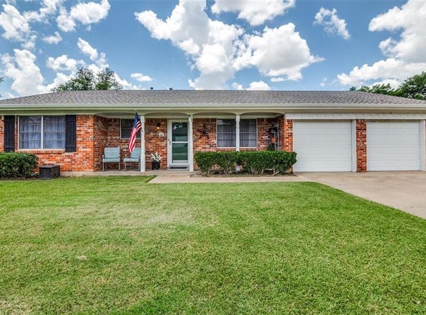 813 Irwin Drive, Hurst, TX 76053