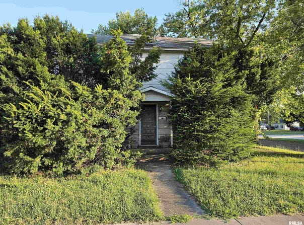321 W McMackin Street, Salem, IL 62881