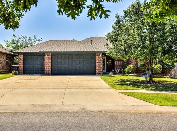 720 Manhattan Drive, Moore, OK 73160