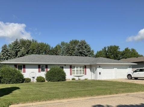 1504  6th Ave SE, Rugby, ND 58368