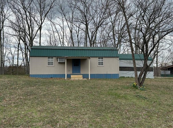 130 CLEMENT ST, BIG SANDY, TN 38221