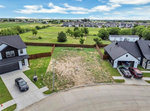 572 Highview Court, Godley, TX 76044