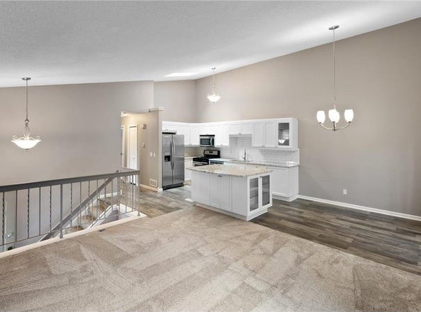 8389 Oakview Court N, Maple Grove, MN 55369