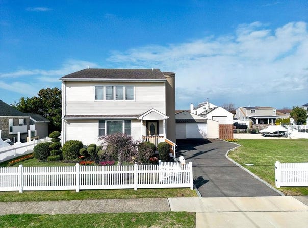 300 East Drive, Copiague, NY 11726