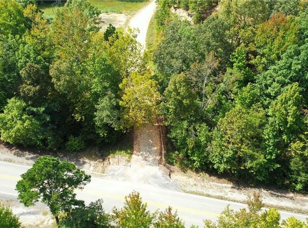 Frosty Knapp  RD, Pineville, AR 72566
