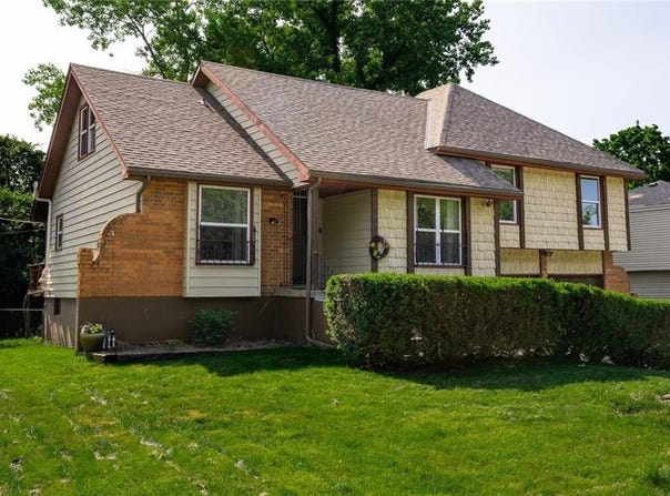 7207 N Woodland Avenue, Kansas City, MO 64118