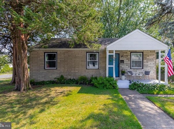 201 W RED BANK AVENUE, WEST DEPTFORD, NJ 08096