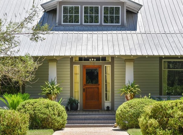 160 Ave C, Apalachicola, FL 32320