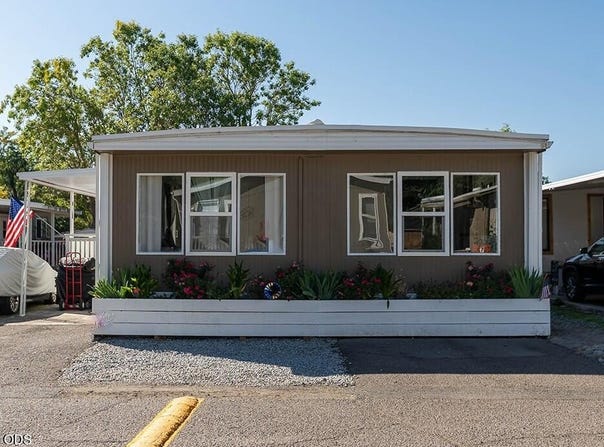 1246 2nd Avenue, Gold Hill, OR 97525
