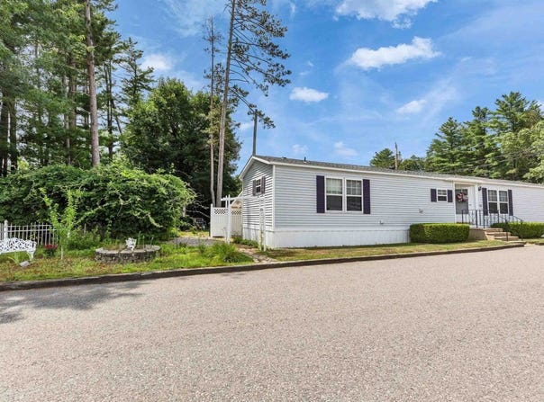 69 Thistle Way, Manchester, NH 03109