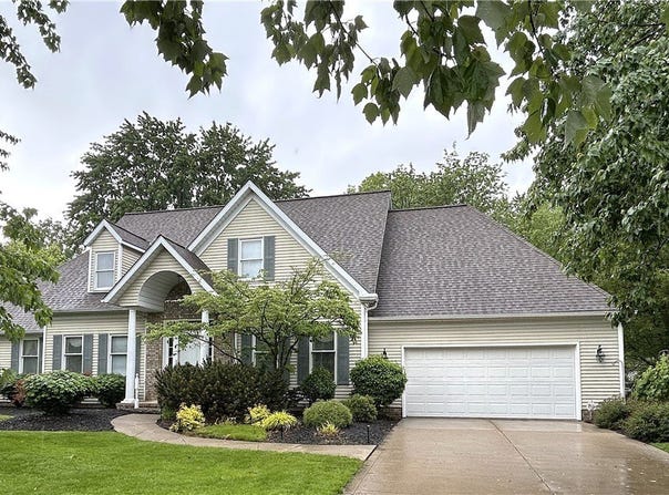 592 Charles Place, Highland Heights, OH 44143