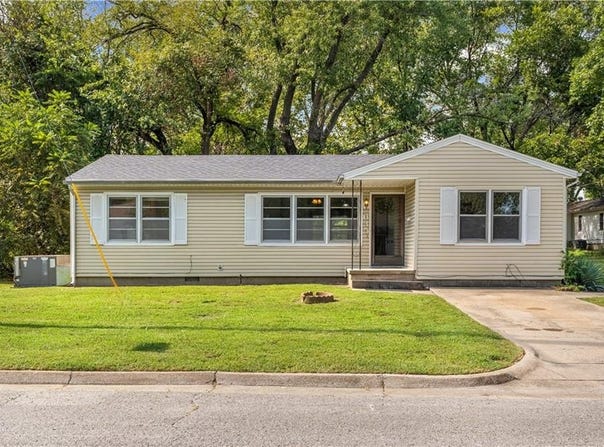 635 N Perkins Street, Nevada, MO 64772