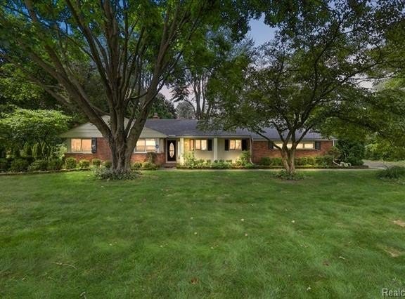 4110 Orchard Hill Drive, Bloomfield Hills, MI 48304