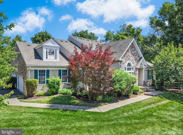 1871 CARYN Drive, HELLERTOWN, PA 18055