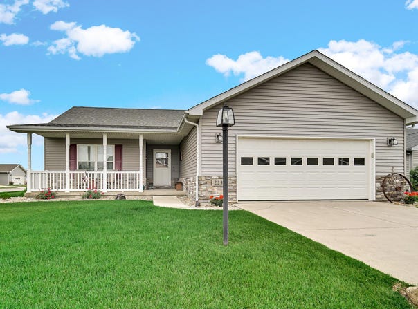 223 Whispering Boulevard, La Porte, IN 46350