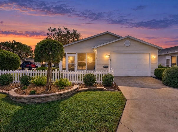 2124 ESCOBAR Avenue, THE VILLAGES, FL 32159