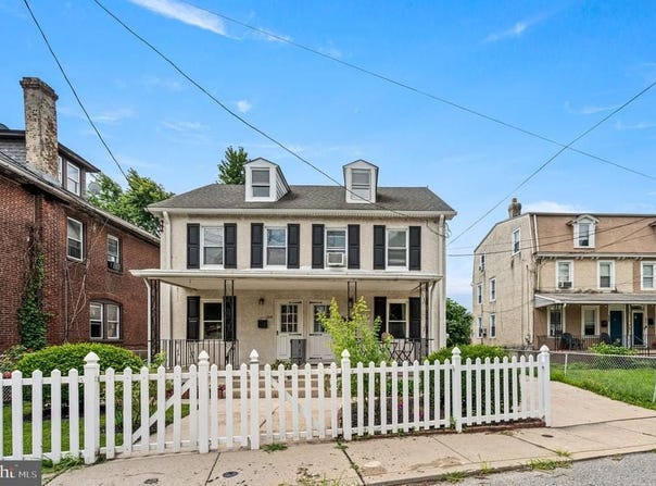 239 FAIRVIEW ROAD, CRUM LYNNE, PA 19022