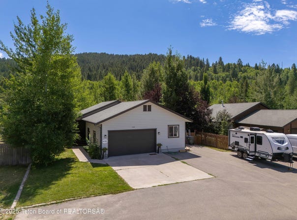 404 SNAKE RIVER Drive, Alpine, WY 83128