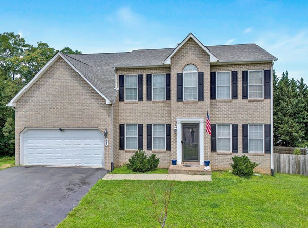 221 Minnie Bell LN, Vinton, VA 24179