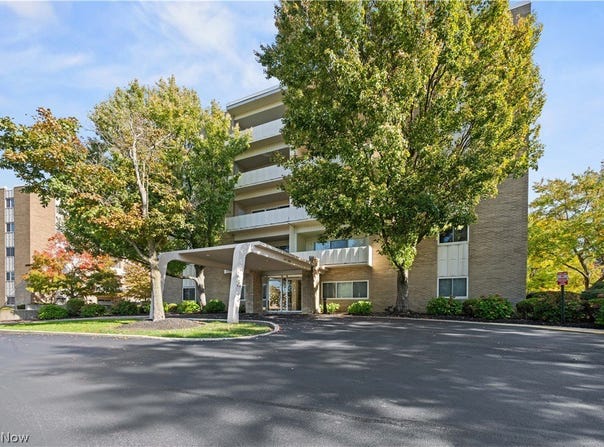 2159 Wooster Road, Rocky River, OH 44116