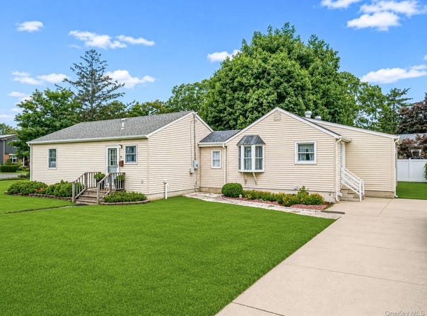 21 Cherokee Drive, Bay Shore, NY 11706