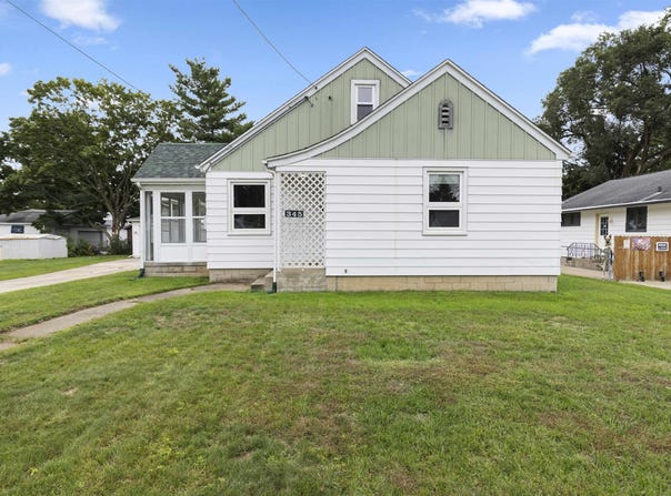 345 PENNSYLVANIA Avenue, LOVES PARK, IL 61111