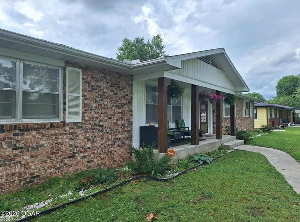 2043 S Grand Avenue, Carthage, MO 64836