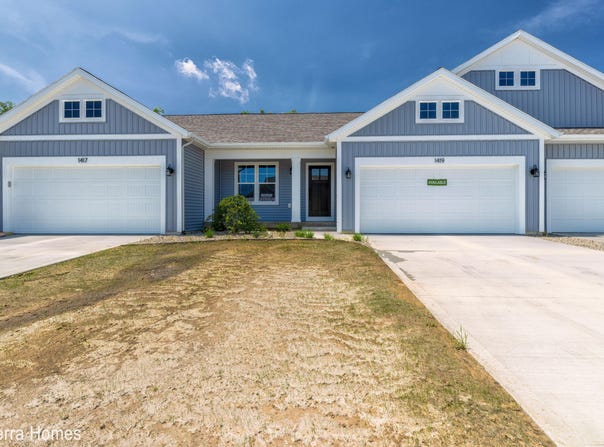 1419 N Village Circle, Kalamazoo, MI 49009