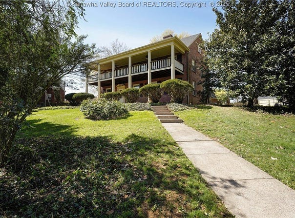 1055 Highland Drive, St Albans, WV 25177