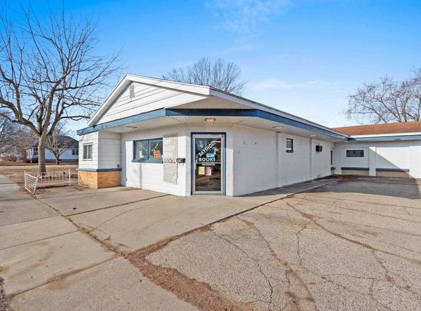 302 COLLINS Avenue, OCONTO, WI 54153