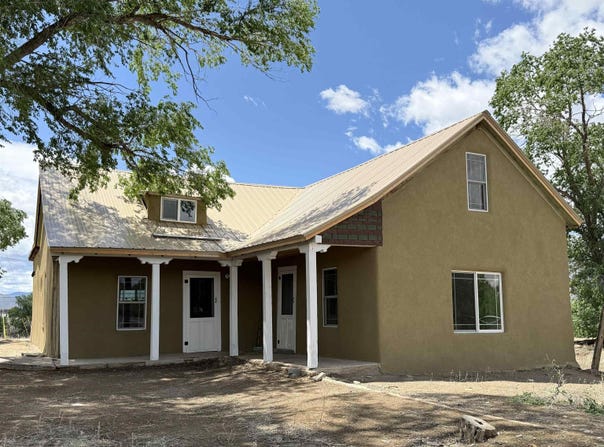 427 Herdner, Taos, NM 87571