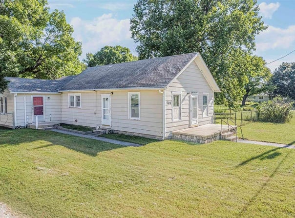 706 East 9th Street, Junction City, KS 66441