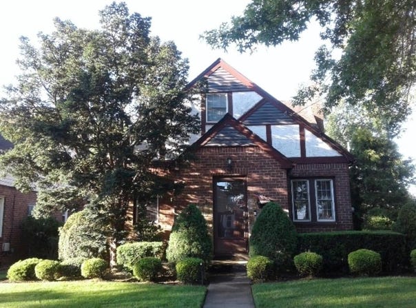 1041 Russell Street, Franklin Square, NY 11010