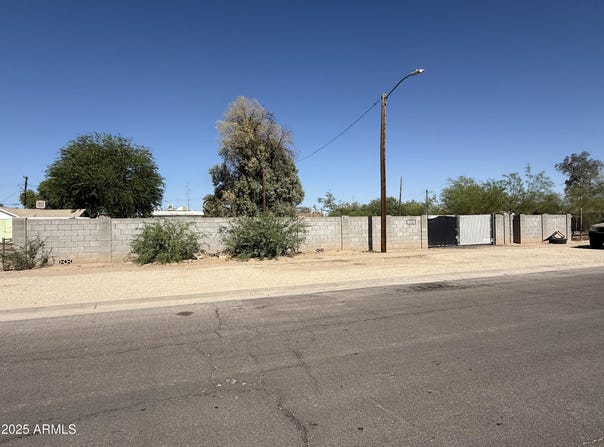 6625 N 58th Avenue, Glendale, AZ 85301