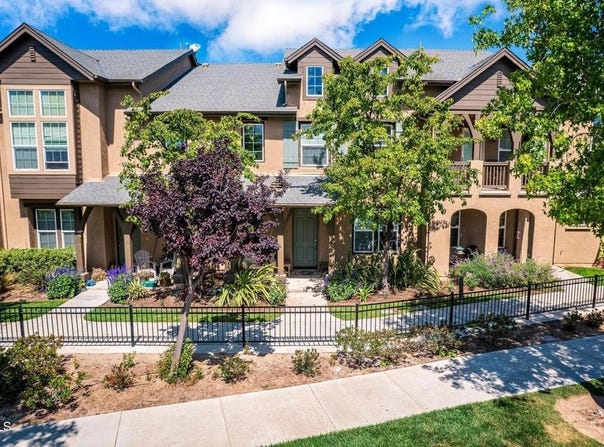 337 Feather River Place, Oxnard, CA 93036
