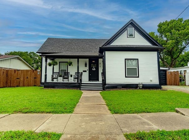 819 Beech Street, Bonham, TX 75418