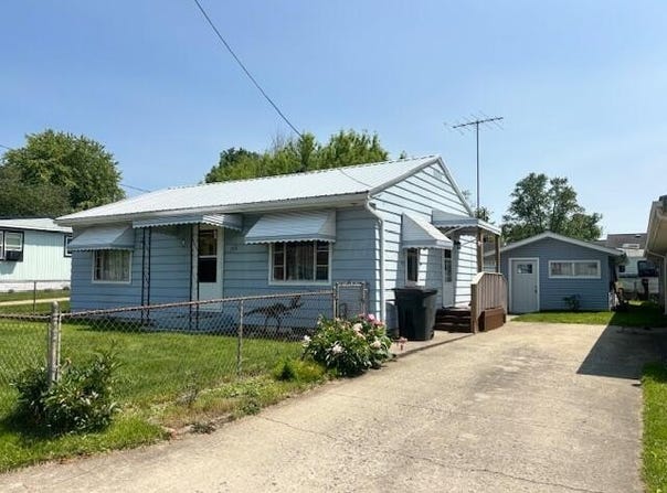 142 6th Avenue, Buckeye Lake, OH 43008