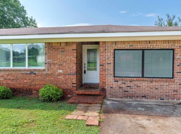 125 Duncan Dr, Russellville, AL 35654