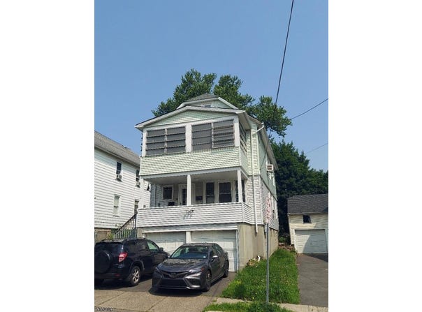 8 N 12Th St, Hawthorne Boro, NJ 07506-3702