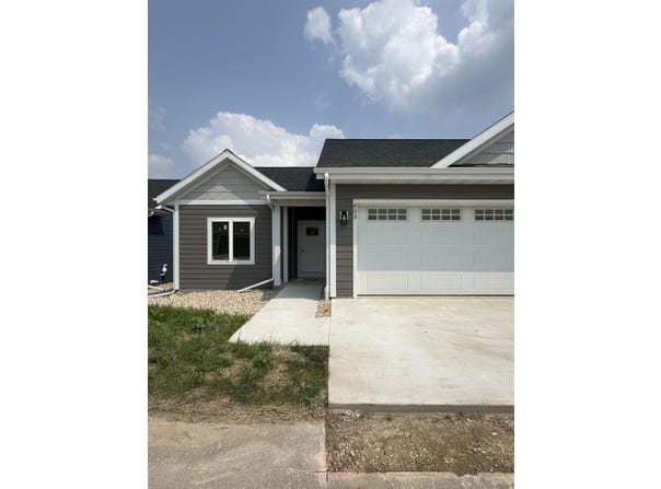 803 Vineyard Court, Cambridge, WI 53523