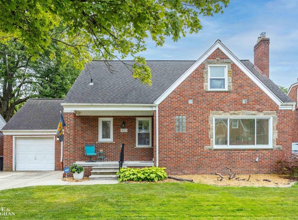 425 Madison, Grosse Pointe Farms, MI 48236
