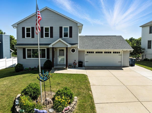 3019 E Diane Dr, Oak Creek, WI 53154