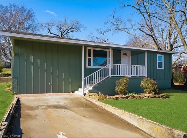 1126 S 2nd ST, Stilwell, OK 74960