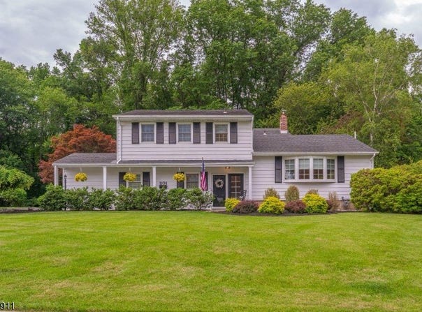 201 Dorset Dr, Clark Twp., NJ 07066-3022