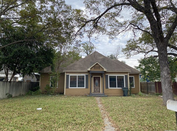 311 W Garden, Uvalde, TX 78801