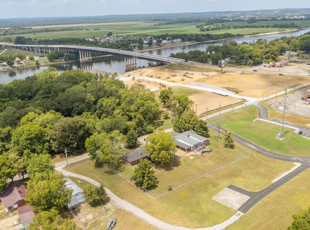 70 RIVERSIDE Dr, Savannah, TN 38372