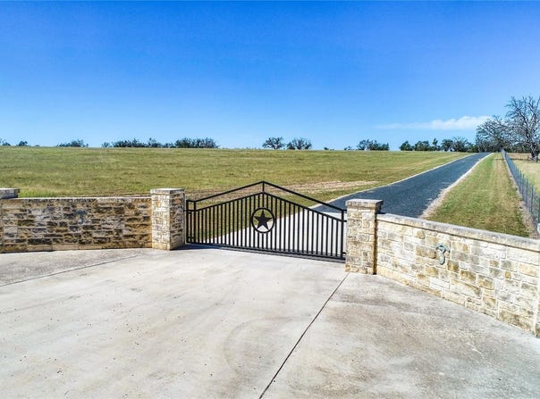 619 Cornehl RD, Fredericksburg, TX 78624