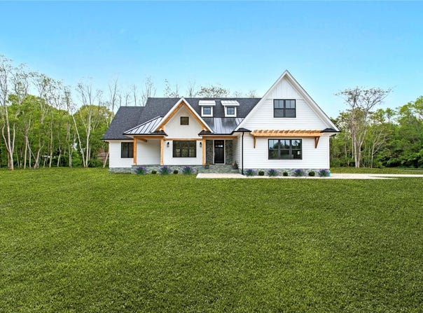 33 Lagoon Court, Jamesport, NY 11901