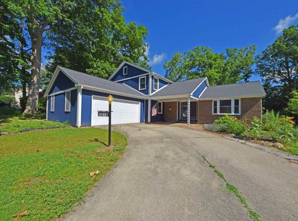 9818 Houndshill Place, Fort Wayne, IN 46804