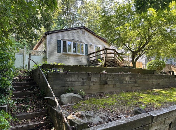 12 Hampton Road, Sound Beach, NY 11789